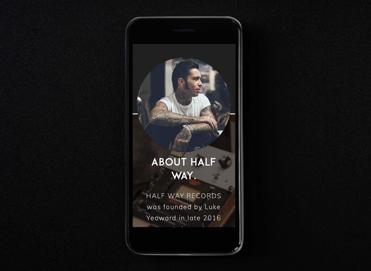 Premium mobile phone screen mockup template